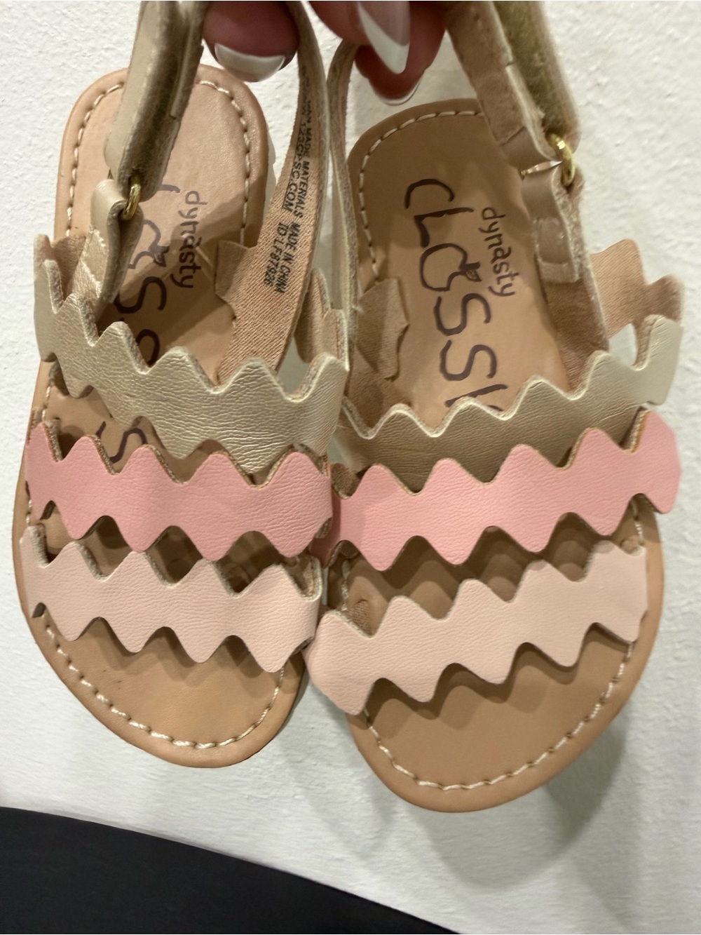 Dynasty Classics Toddler Girls Mermaid Wave
Sandals (Size 6) BNWOT